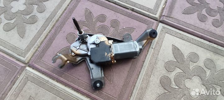 Моторчик и трапеция заднего дворника Тойота Рав 4