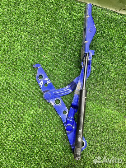 Петля крышки багажника R L Nissan Primera P11