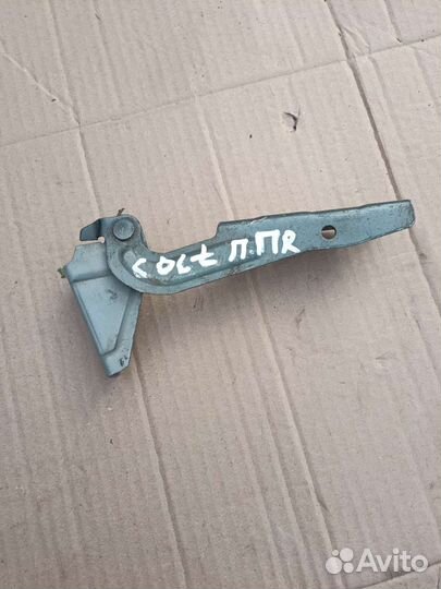 Петля капота правая Mitsubishi Colt Z30