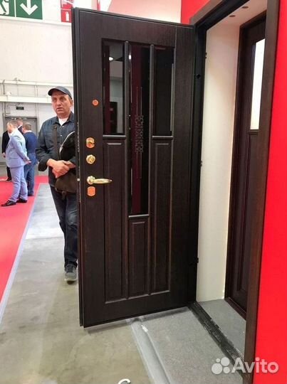 Дверь входная уличная