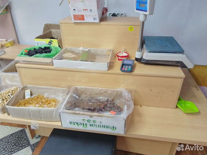 Стол этажерка на колёсах, стеллажи