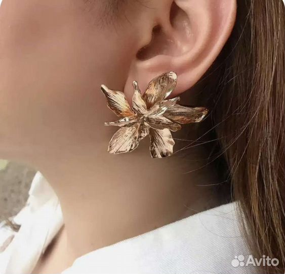 Серьги золотой цветок