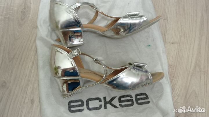 Туфли для бальных танцев. Цвет -серебристый