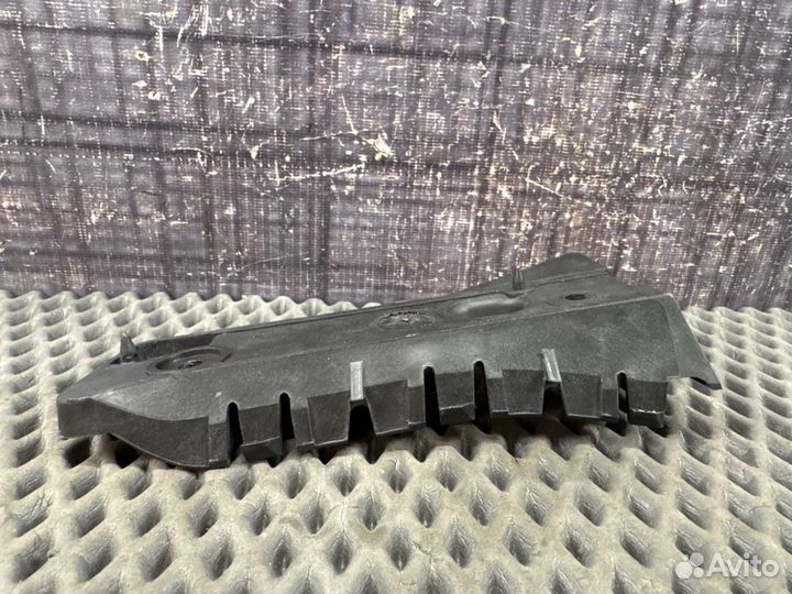 Крепление бампера переднее левое Audi A4 B6 AMB