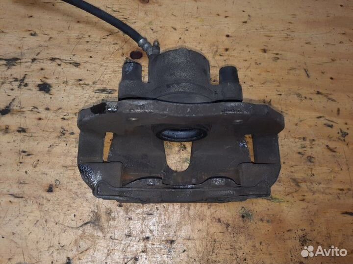 Суппорт передний левый Mazda Premacy crew lfde