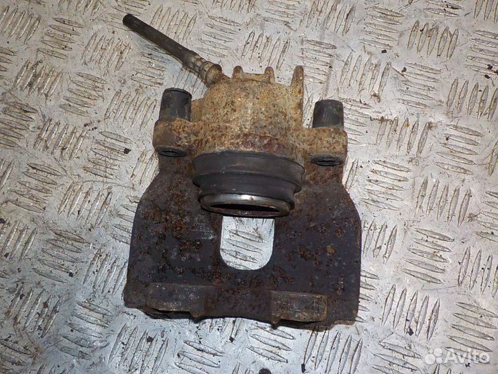 Суппорт передний левый Volvo XC70