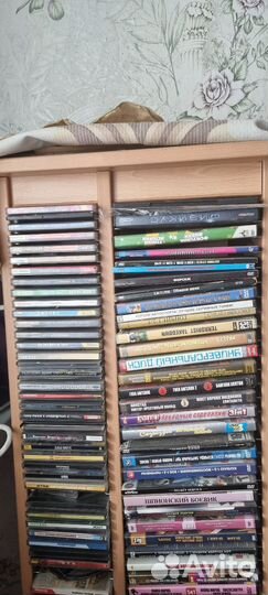 Диски с фильмами, музыкой, играми