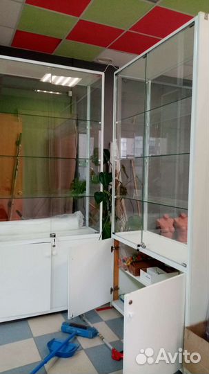 Шкаф витрина стеклянный
