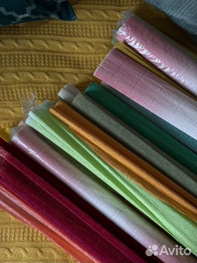 Много гофрированной бумаги одним лотом