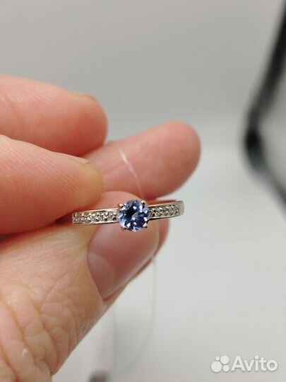 Золотое кольцо с танзанитом и бриллиантами