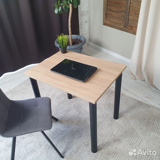 Письменный стол Дуб 80*60 см. Черные ножки