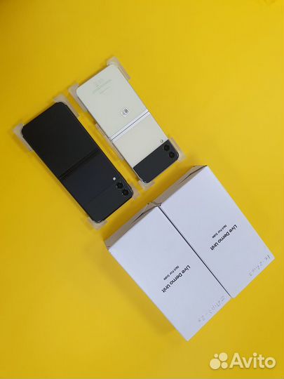 Смартфон Samsung Galaxy Z Flip 3. LDU