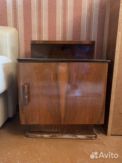 Тумба прикроватная