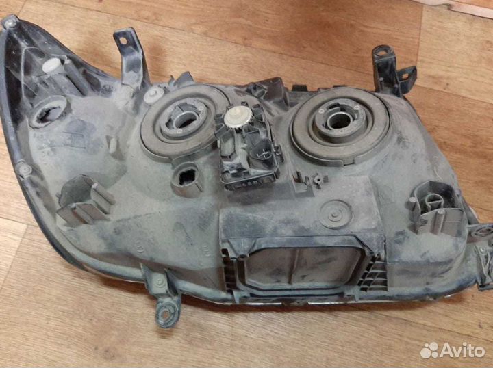 Фара левая Land Cruiser 100 с 2005