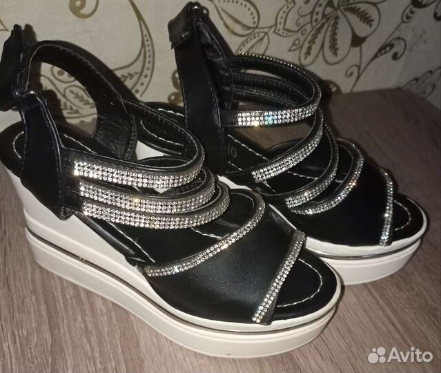 Босоножки на платформе