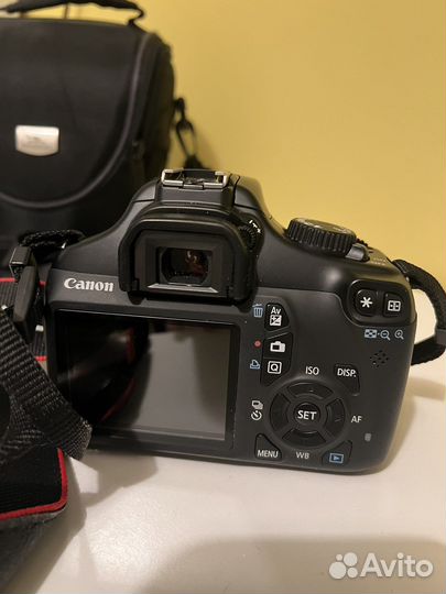 Зеркальный фотоаппарат Canon EOS 1100D черный
