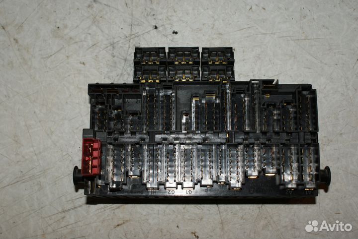 Блок предохранителей Volkswagen Passat 4 357937039