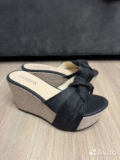 Босоножки женские