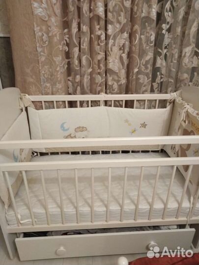 Детская кровать с маятником и ящиком