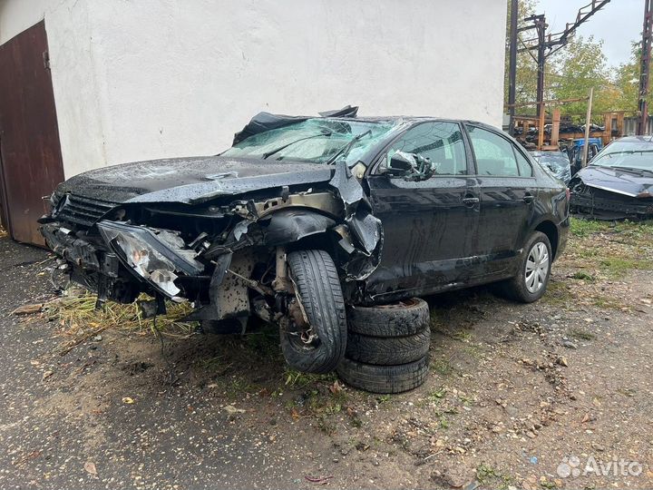 В разборе Volkswagen Jetta 6 2013 1.4 caxa МКПП