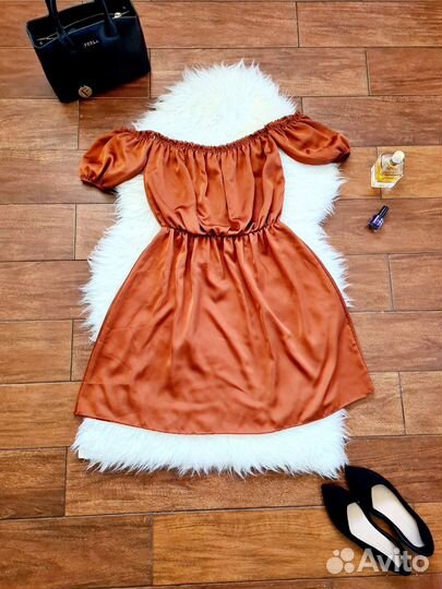 Платье с открытыми плечами универс.размер Италия