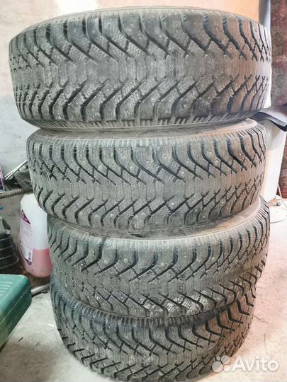 Goodyear UltraGrip 500 235/65 R17