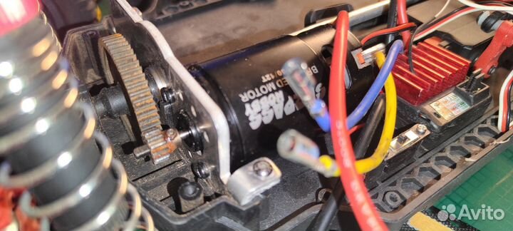 Машина на радиоуправлении 1 10