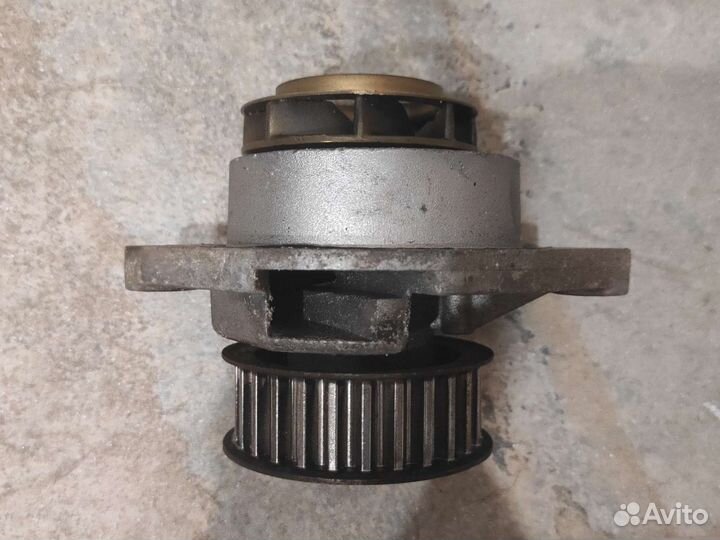 Помпа водяного насоса 036121008M