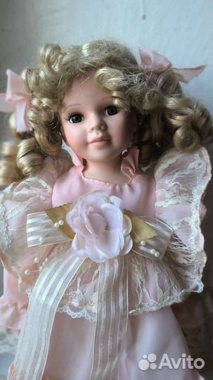 Кукла фарфоровая