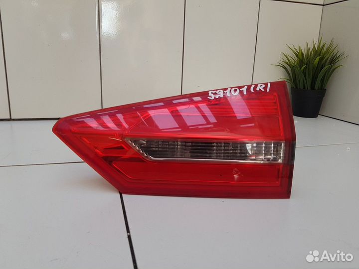 Фонарь задний внутренний правый (Geely Atlas)