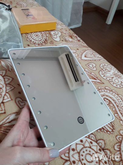 Зеркало с подсветкой настольное