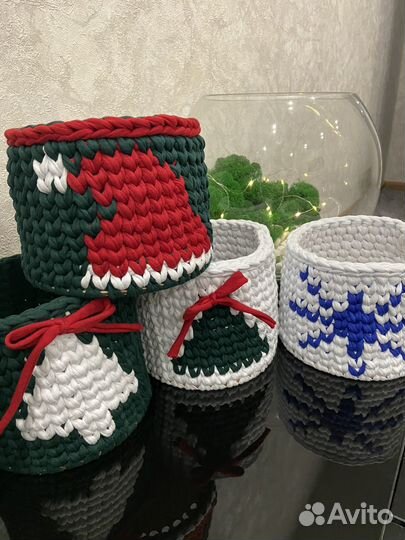 Корзина вязаная из трикотажной пряжи