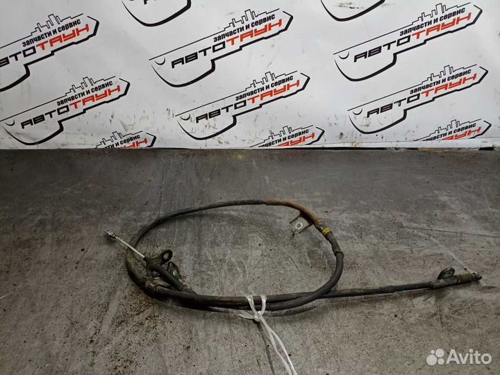 Тросик ручника nissan elgrand PE52 TE52 правый 365301JB0A 2WD