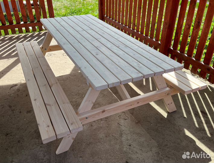 Стол со скамейками на 8 человек