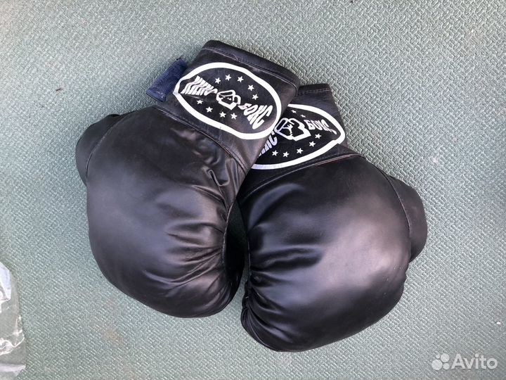 Боксерские перчатки