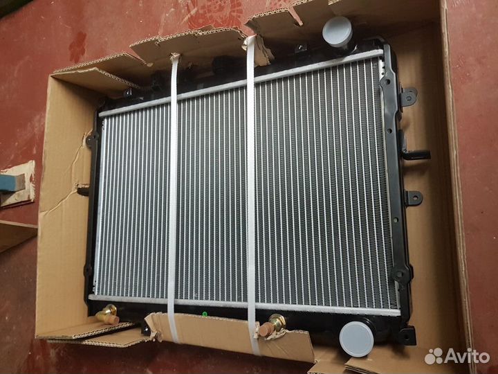 Радиатор основной на mazda bongo SK82 F8