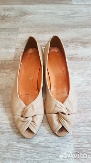 Туфли бежевые с открытым носом 40 размер