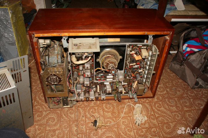 Раритетный ламповый телевизор Ладога-205