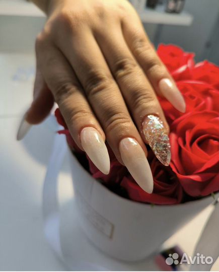 Нужна модель на маникюр