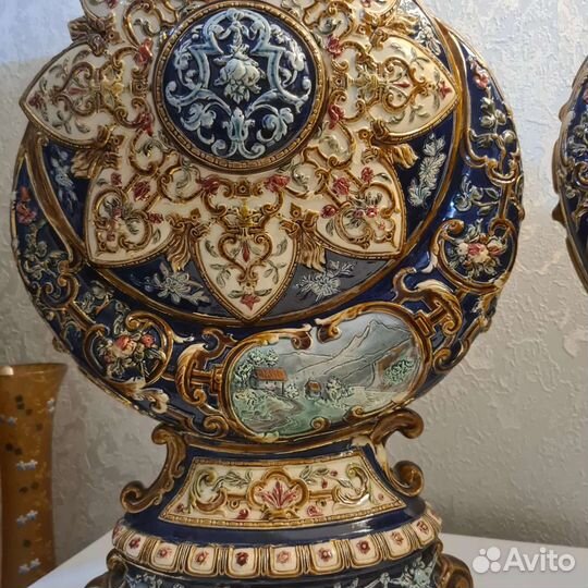 Две огромные вазы с пейзажем. Майолика