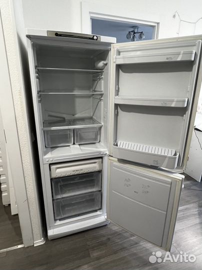 Холодильник indesit