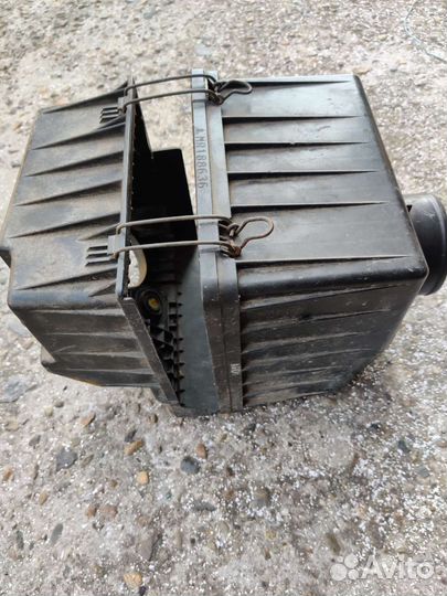 Корпус воздушного фильтра Митсубиси мираж кольт