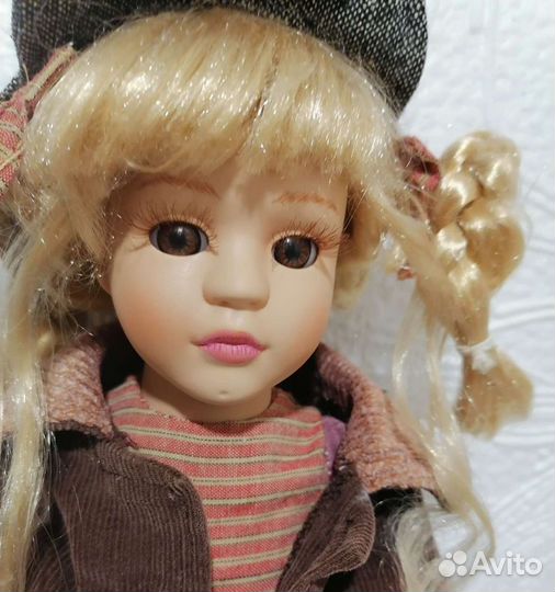 Кукла фарфоровая винтажная