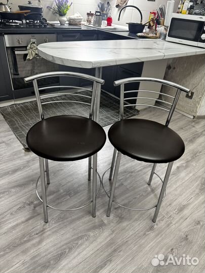 Столешница и 2 барных стула