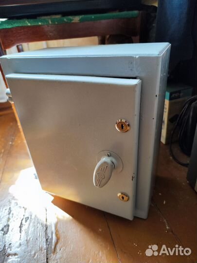 Сейф металлический