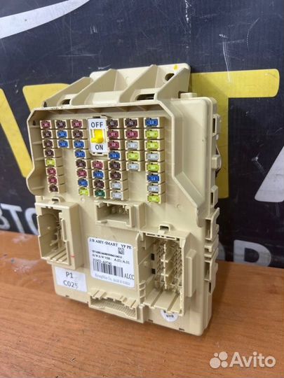 Блок предохранителей салонный Kia Carnival 3