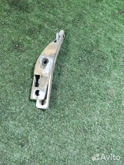 Петля капота правая Peugeot 206