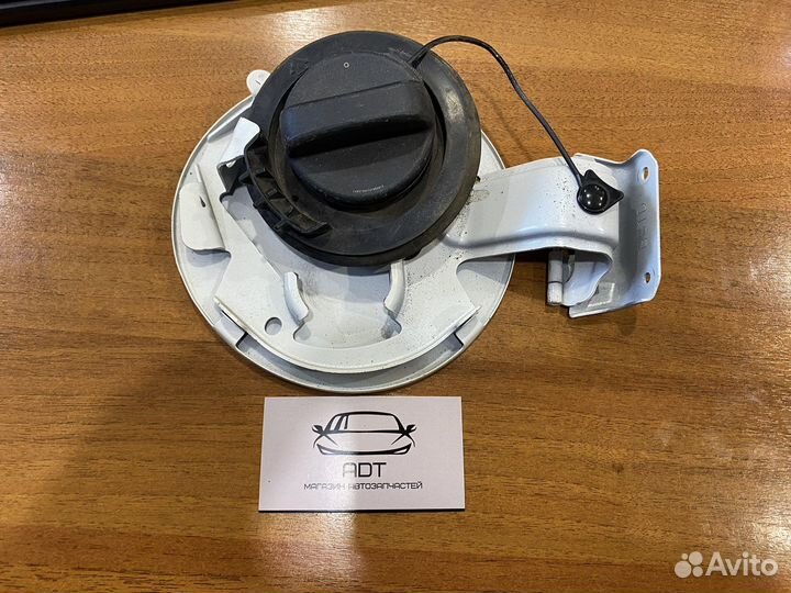 Лючок бензобака с крышкой и манжетой Mazda 3 BM BN