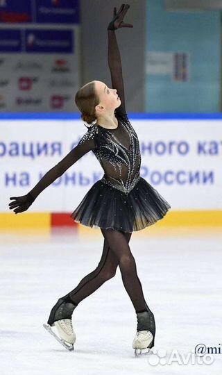 Платье для выступлений по фигурному катанию