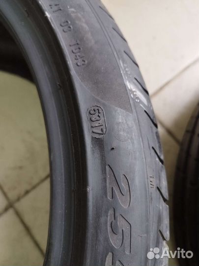 Pirelli P Zero 255/35 R19